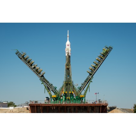 36x24in Poster Soyuz TMA-09M spacecraft at the Baikonur Cosmodrome launch pad (4)