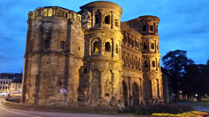 De Porta Nigra op een zomeravond, July 2014 - panoramio